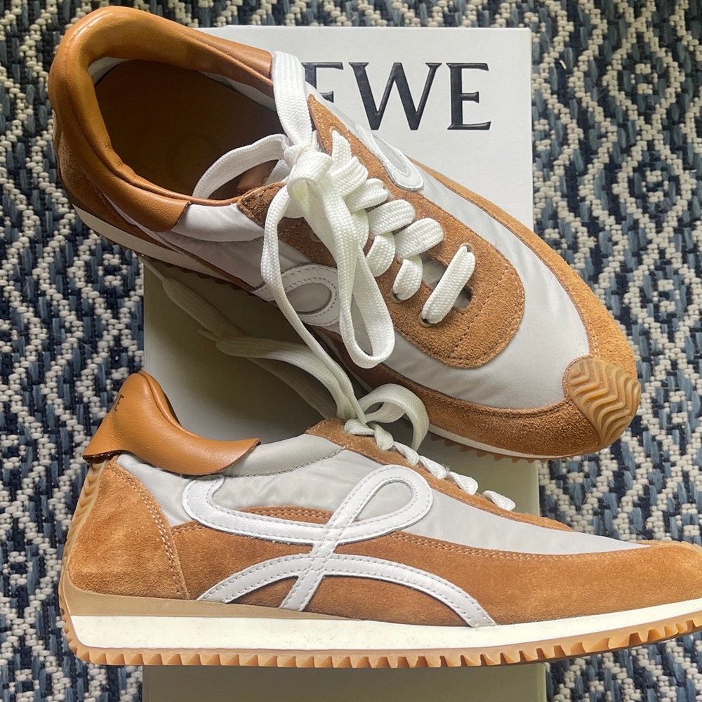 NIB Loewe Flow Runner Suede & Leather Retro Sneakers; size 39
